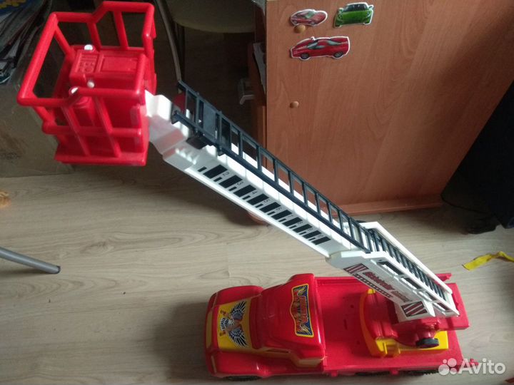 Пожарная машина игрушечная
