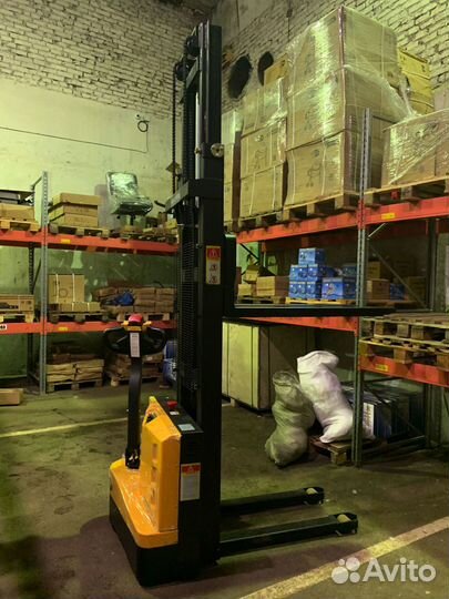 Штабелер электрический самоходный