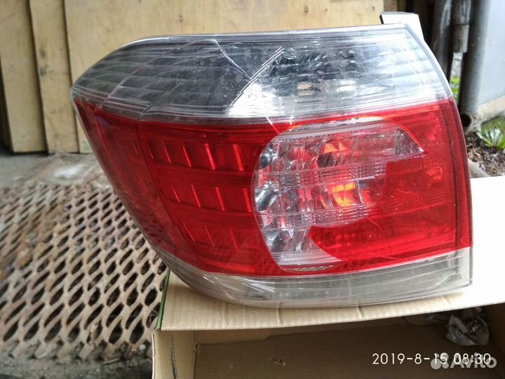 Задний фонарь левый на Toyota Highlander 2012