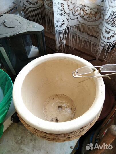 Керамические горшки и небольшие кактусники