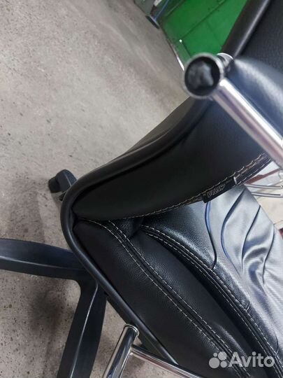 Офисное кресло руководителя бу