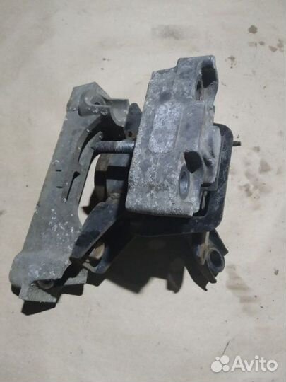 Подушка опора двигателя правая правая Toyota Rav4