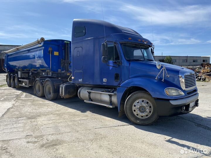 Freightliner Columbia с полуприцепом, 2005