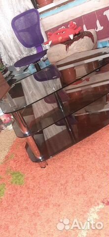 Стеклянная полка под т/в