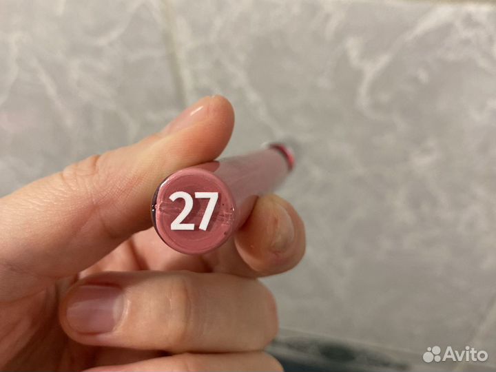 Блеск для губ, лак для ногтей