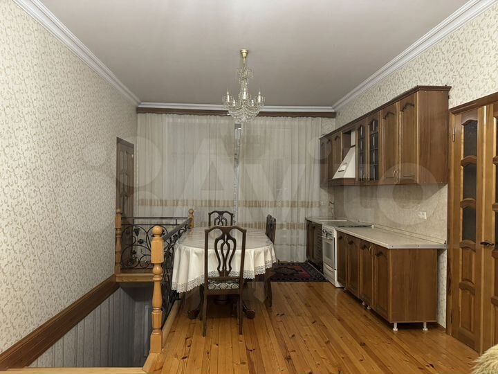 Дом 1000 м² на участке 10 га