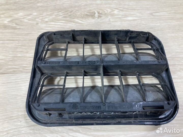 Решетка вентиляционная задняя правая Renault