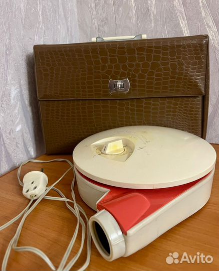 Вещи ссср:фен, утюг, бутылка, вязание, кувшин