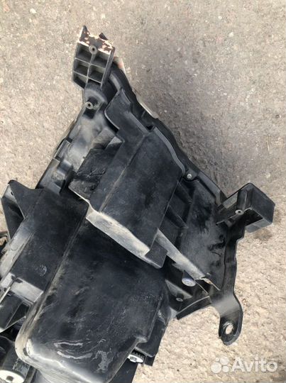 Фара правая на toyota land cruiser 200