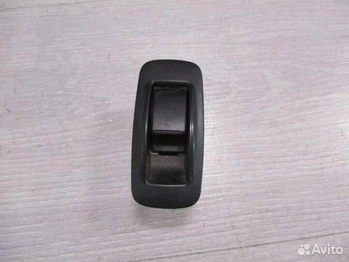 Блок управления стеклоподъемником задний правый