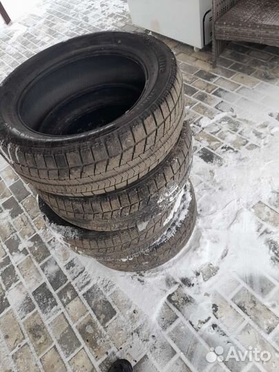 Bridgestone Blizzak VRX 215/55 R17