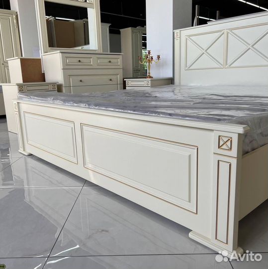 Кровать в спальню. Спальня