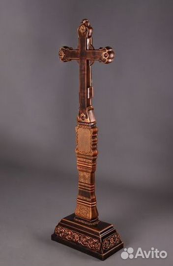 Могильный крест с цветником