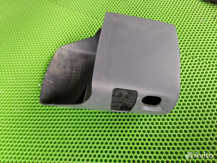 Кожух рулевой колонки Тойота Ипсум М10