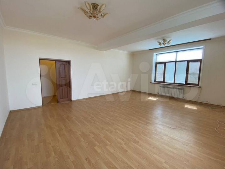 4-к. квартира, 127 м², 4/4 эт.