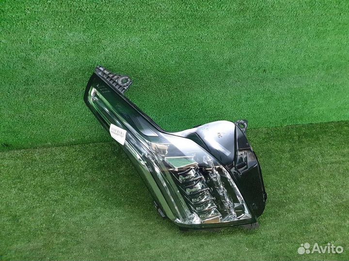 Фара правая Cadillac Escalade