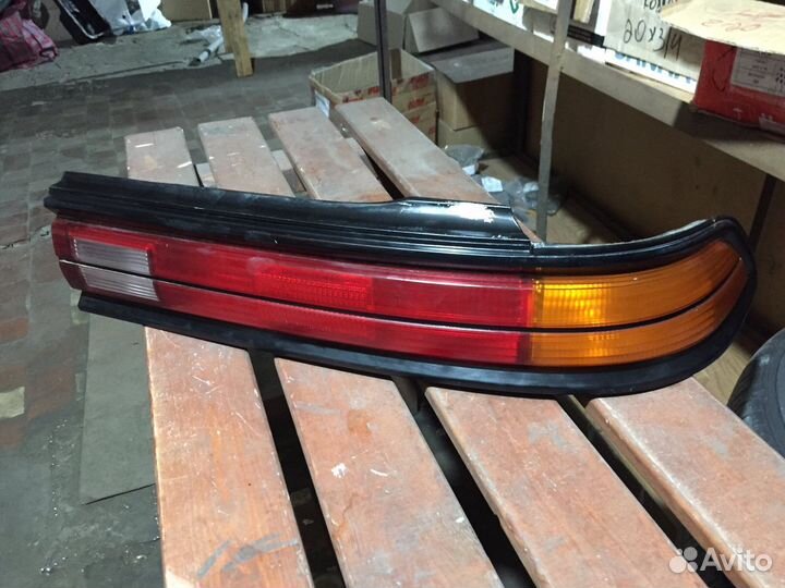 Фонарь задний правый toyota mark 90