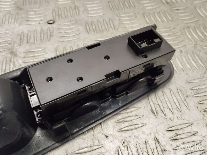 Блок стеклоподъёмников с ручкой Golf 4 Passat B5