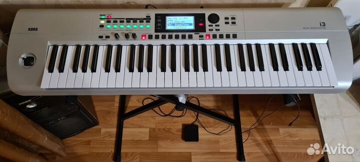 Korg i3 со стойкой и педалью