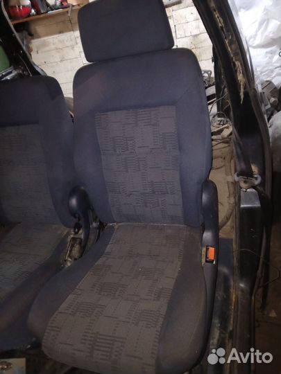 Сиденья Volkswagen Sharan 1