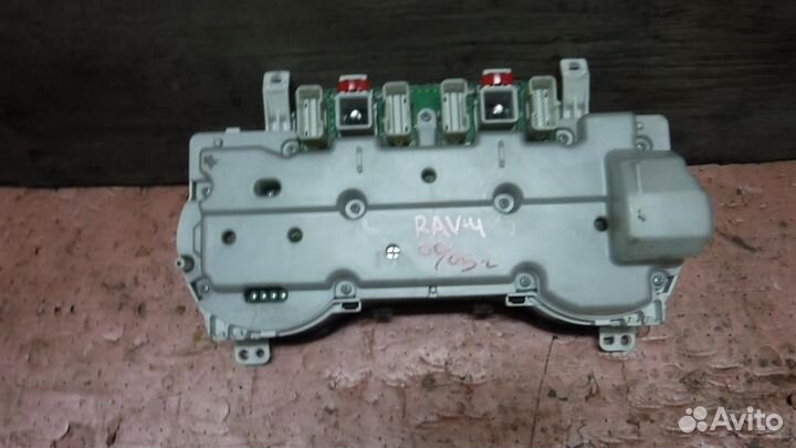 Панель приборов Toyota RAV4 (XA20) 2000-2005