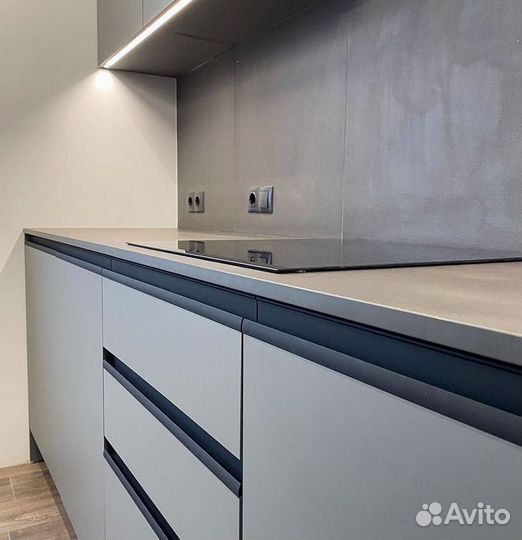 Прямой кухонный гарнитур современный