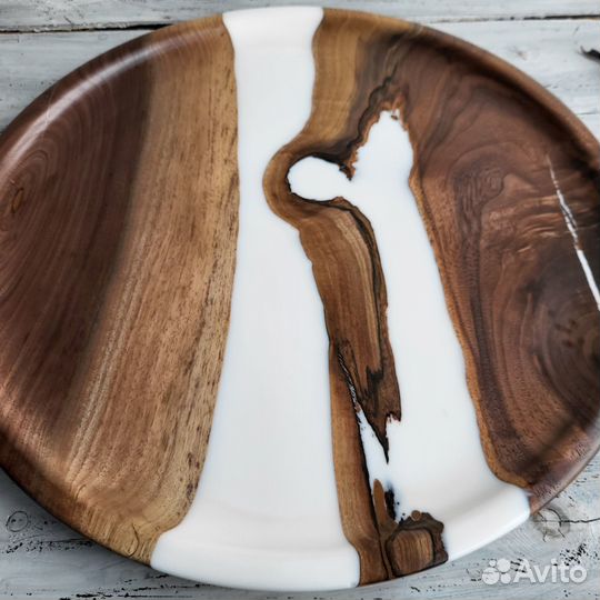 Блюдо из дерева и полимерной смолы большое для сер