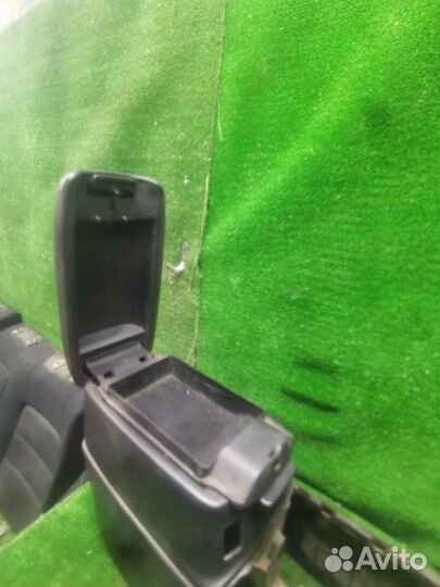 Подлокотник Mazda 6 седан 2.0 2006