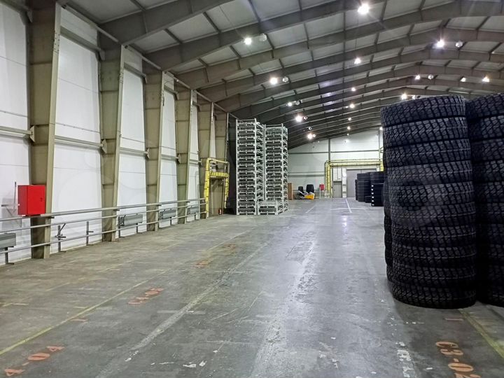 Складское здание, 1740 м²