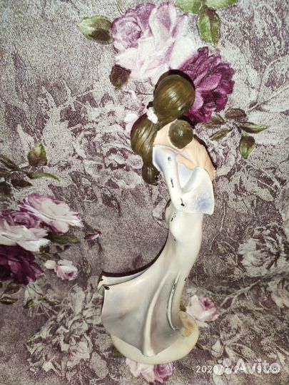 Статуэтка девушка с младенцем