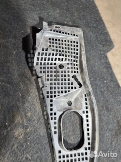 Жабо правое LADA Largus K4M 2016