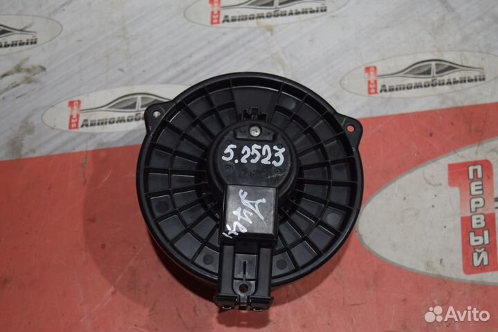 Мотор печки c Toyota Isis ZNM10G 1ZZ-FE