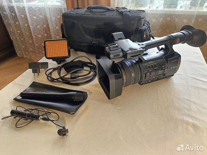 Камера Sony HDR AX 2000