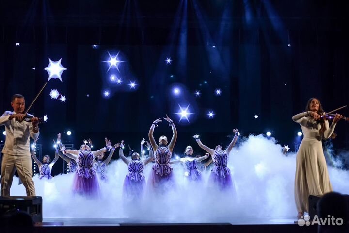 Тяжелый дым, конфетти, снег, лепестки на свадьбу