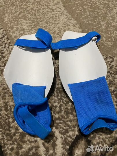 Футбольные щитки