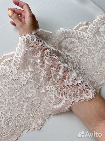 Отрезы кружева пакетом