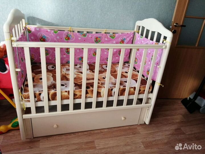 Детская кроватка