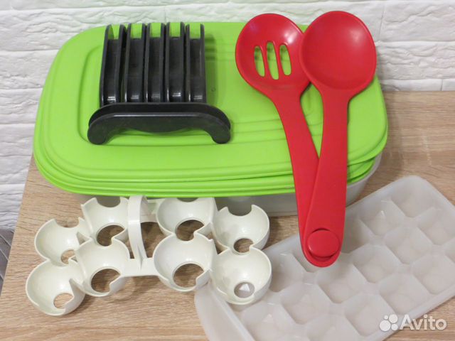 Контейнеры и др кухонная утварь (всё пластик)