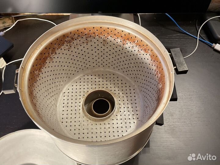 Старая алюминиевая соковарка