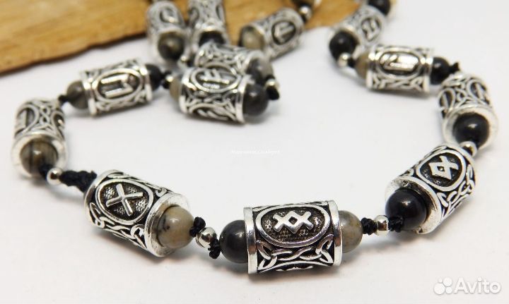 Четки с рунами и натуральным камнем