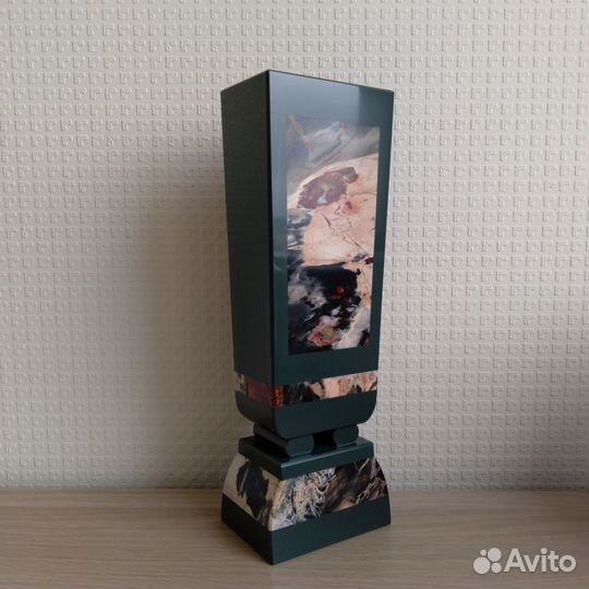 Ваза из натурального камня с яшмой