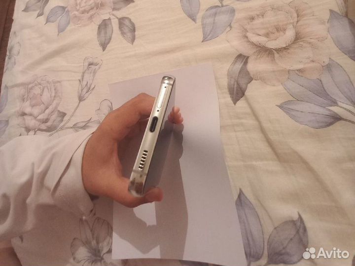 Samsung Galaxy S22, 8/256 ГБ