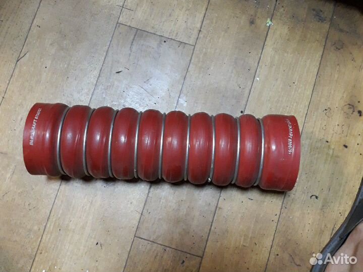 Шланг наддувочного воздуха мв D80/85mm L320 красны