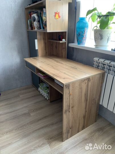 Письменный стол