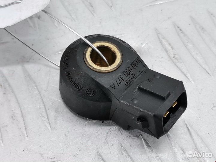 Датчик детонации Volkswagen Bora 1999 030905377C