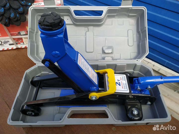 Домкрат подкатной