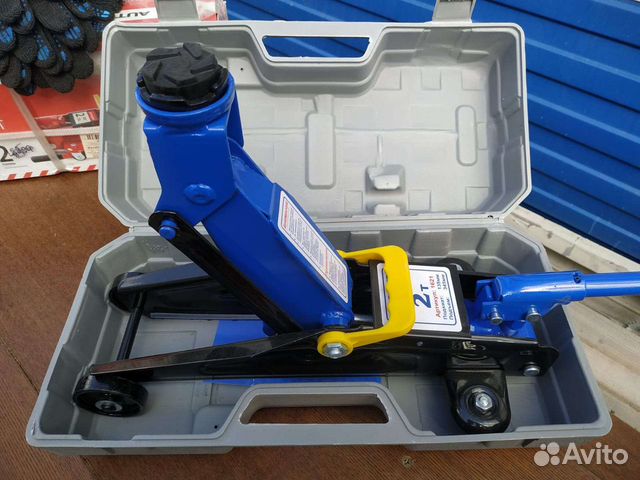 Домкрат подкатной