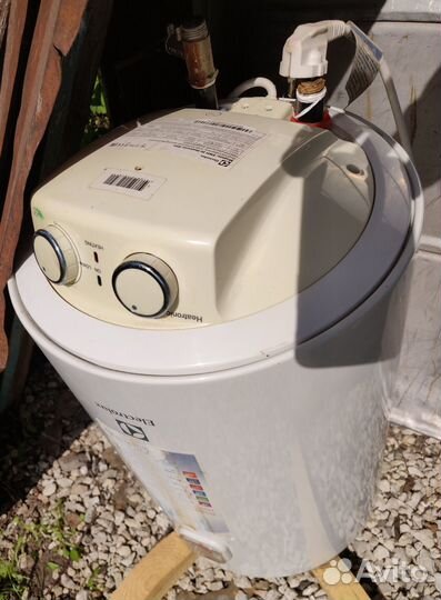 Водонагреватель Electrolux EWH 30 Heatronic Slim