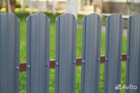 Металлический штакетник для забора