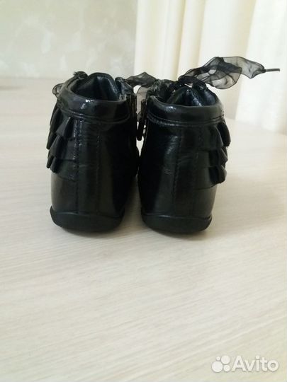 Ботинки Ваrtek 28 размер девочке